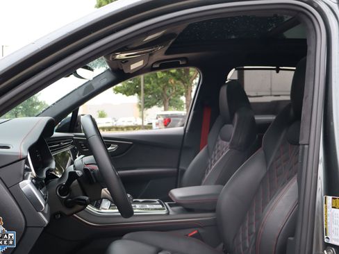 Used 2025 Audi SQ7 Prestige w/ Prestige Package AWD/4WD image 10