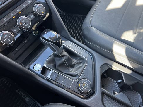 Certified 2024 Volkswagen Taos SE w/ Panoramic Sunroof Package image 24