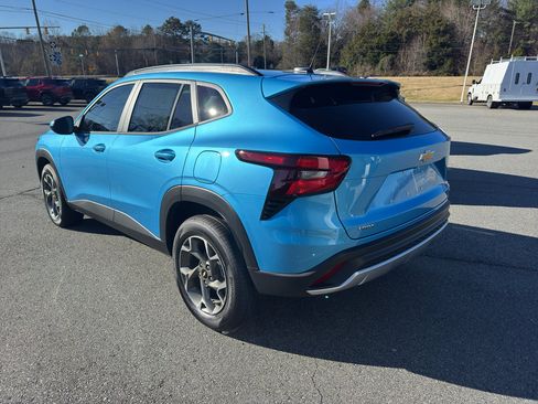 New 2026 Chevrolet Trax LT w/ Sunroof Package image 4