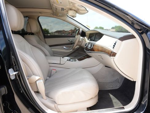 Used 2017 Mercedes-Benz S 550 Sedan image 24