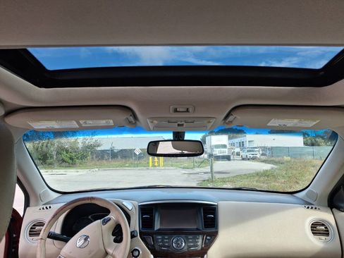 Used 2015 Nissan Pathfinder Platinum FWD image 21