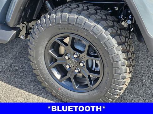 New 2025 Jeep Gladiator Sport image 9