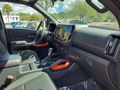 Used 2025 Nissan Frontier PRO-4X image 31
