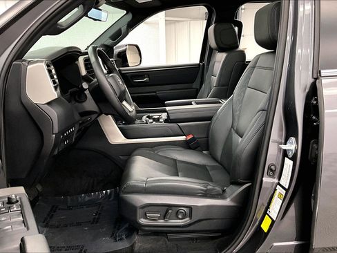 Used 2025 Toyota Tundra Limited AWD/4WD image 25
