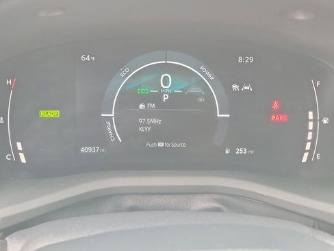 Used 2025 Toyota Camry SE w/ Convenience Package FWD image 10