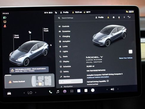 Used 2022 Tesla Model Y Long Range image 25