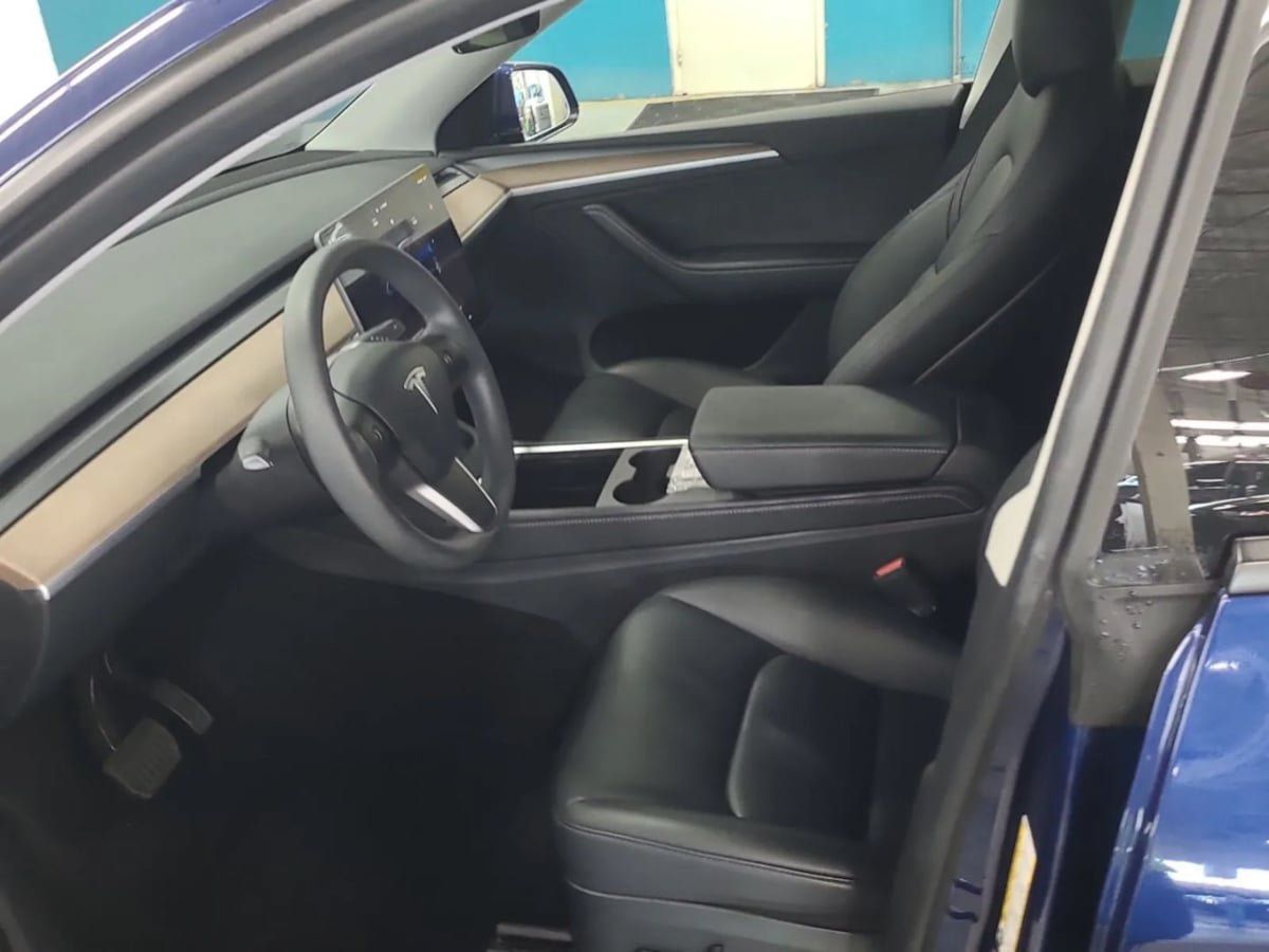 Used 2023 Tesla Model Y Long Range AWD/4WD image 5