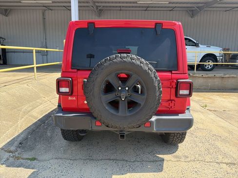 Used 2019 Jeep Wrangler Unlimited Sahara AWD/4WD image 5