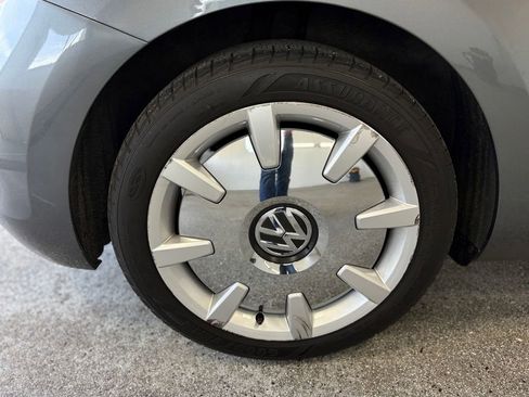Used 2018 Volkswagen Beetle 2.0T SE FWD image 23