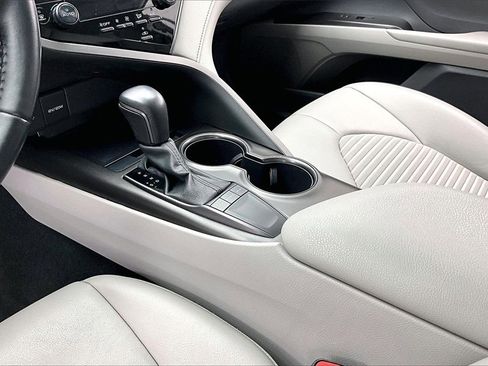 Used 2022 Toyota Camry SE image 15