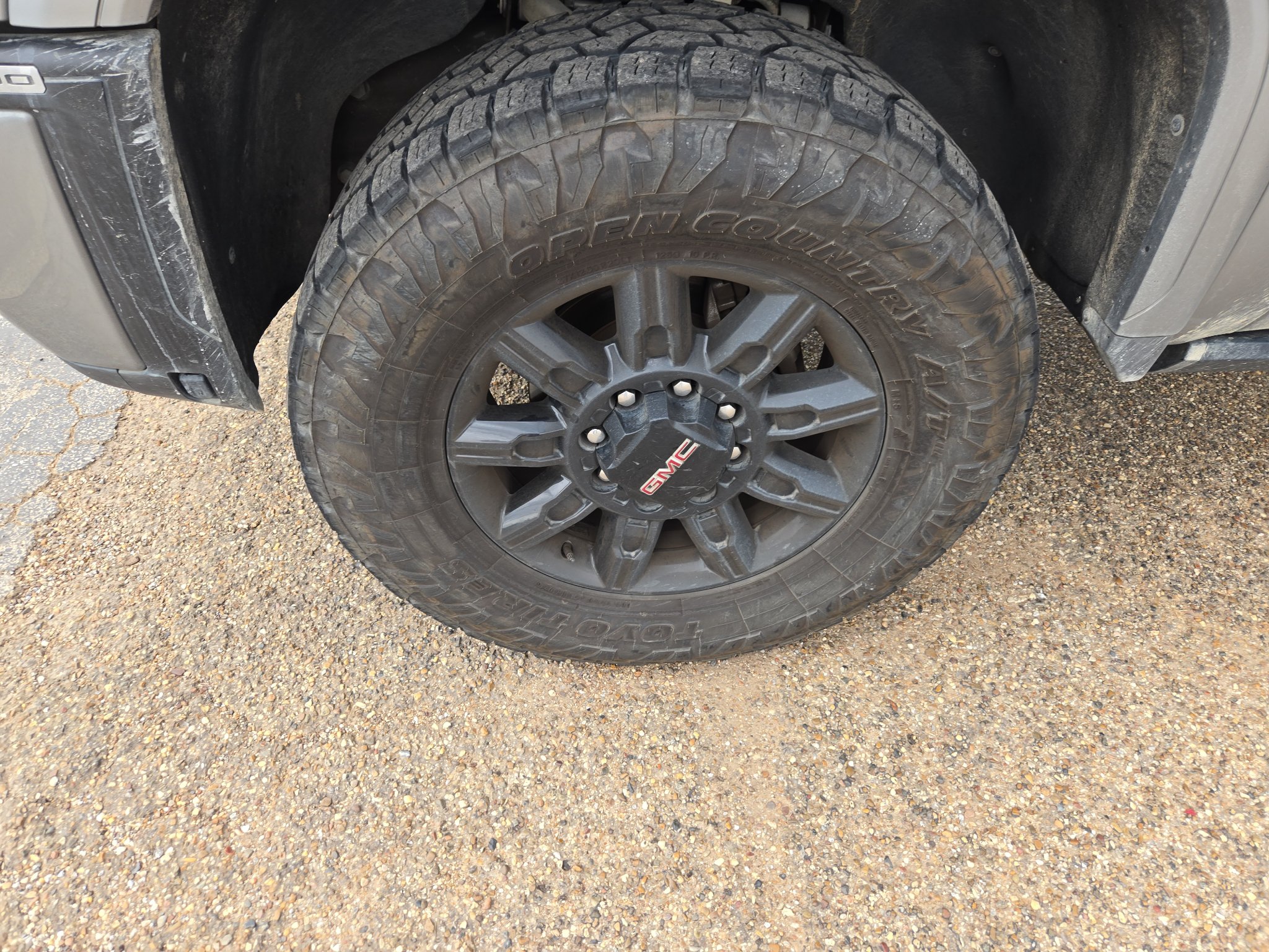 Used 2024 GMC Sierra 2500 AT4 w/ AT4 Premium Plus Package AWD/4WD image 9