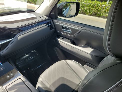 New 2026 INFINITI QX80 Luxe image 13