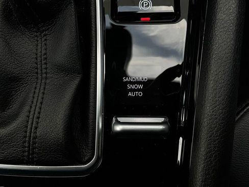 Used 2025 Jeep Compass Limited image 23