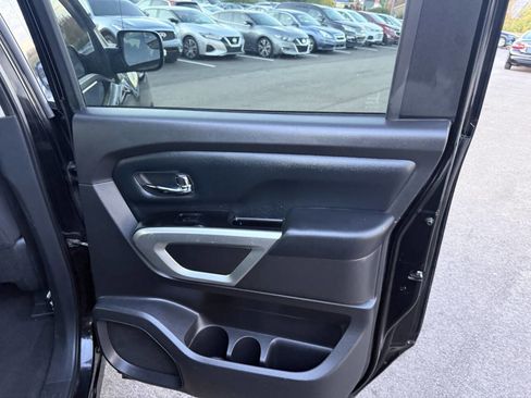 Used 2018 Nissan Titan SV w/ SV Convenience Package image 15