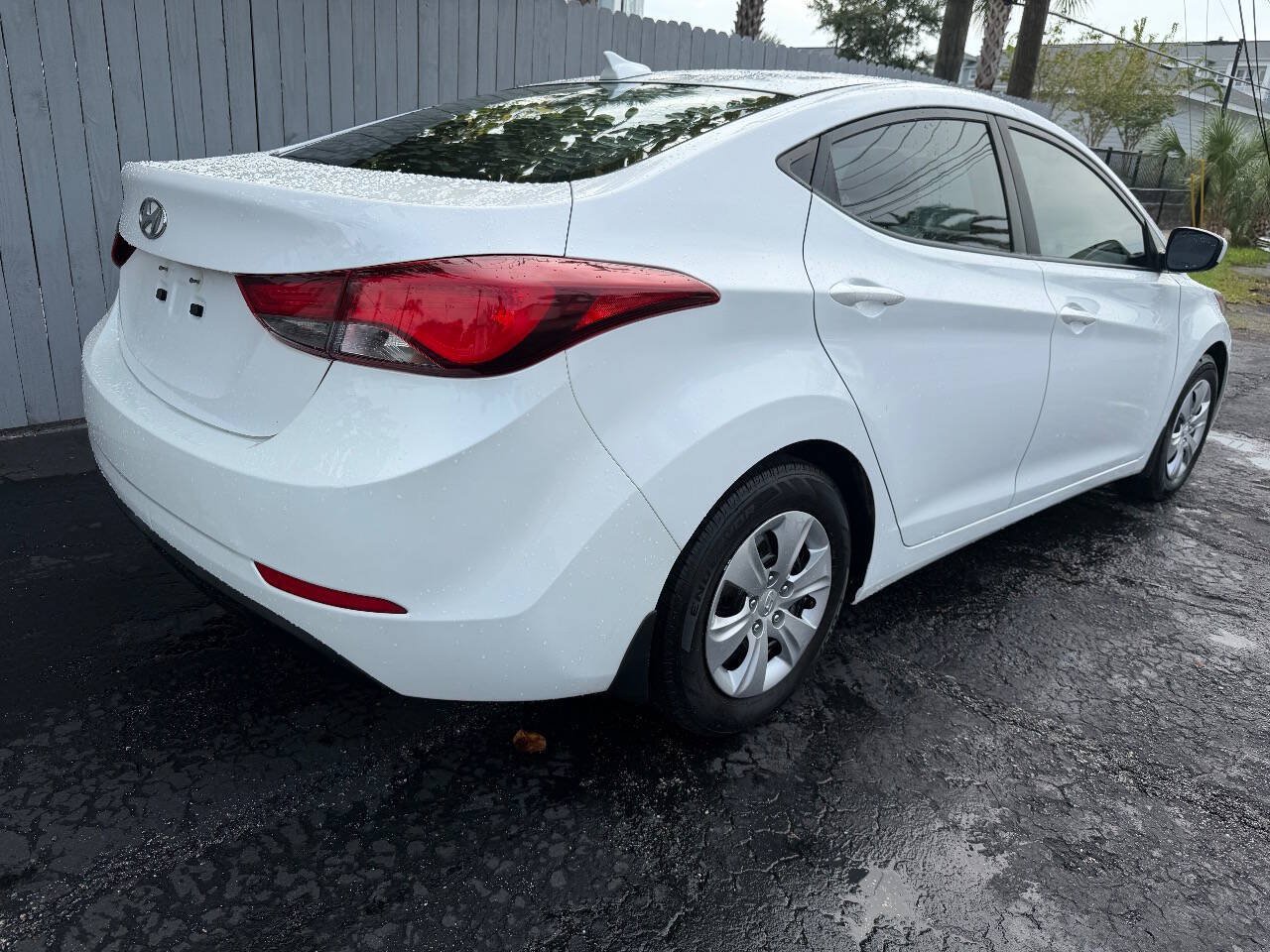 Used 2016 Hyundai Elantra SE FWD image 4