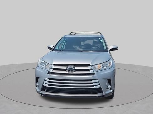 Used 2019 Toyota Highlander XLE AWD/4WD image 3