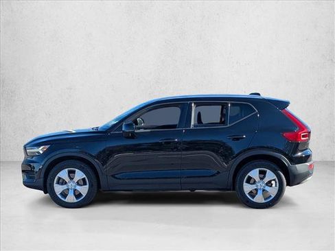 Used 2020 Volvo XC40 T4 Momentum image 9