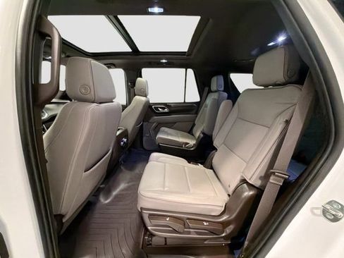 Used 2023 GMC Yukon SLT w/ SLT Premium Package image 24