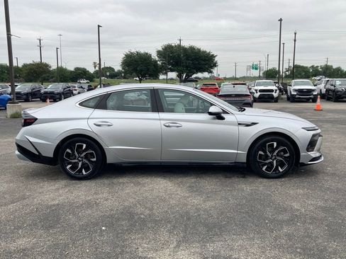Used 2025 Hyundai Sonata SEL FWD image 3