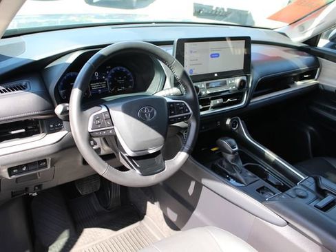 Certified 2025 Toyota Grand Highlander FWD image 54