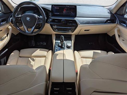 Used 2022 BMW 530e xDrive w/ Premium Package AWD/4WD image 17