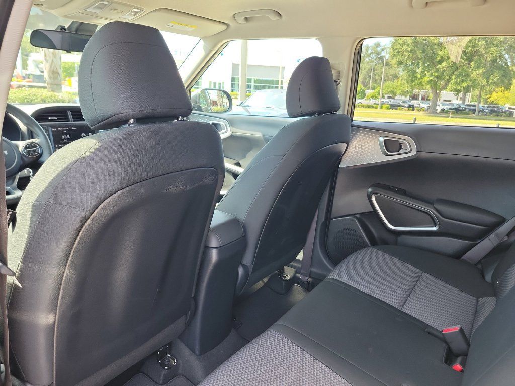 Used 2025 Kia Soul LX w/ LX Technology Package FWD image 18