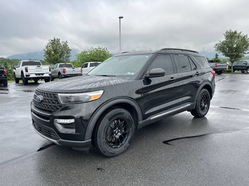 Used 2020 Ford Explorer XLT w/ Equipment Group 202A AWD/4WD image 3
