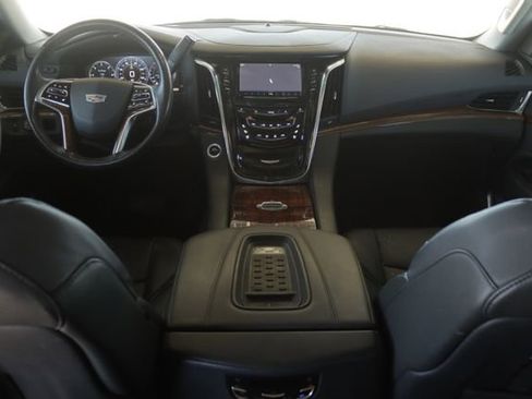 Used 2015 Cadillac Escalade Premium image 31