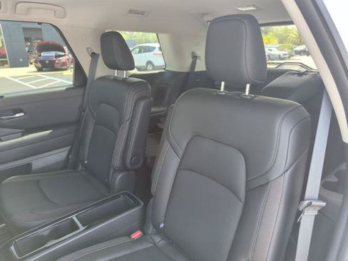 Certified 2026 Nissan Pathfinder SL w/ SL Premium Package FWD image 30