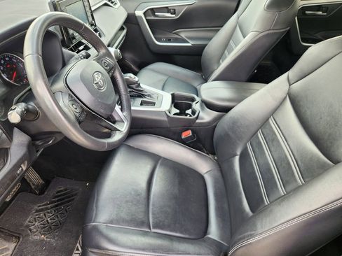 Used 2021 Toyota RAV4 XLE Premium image 13