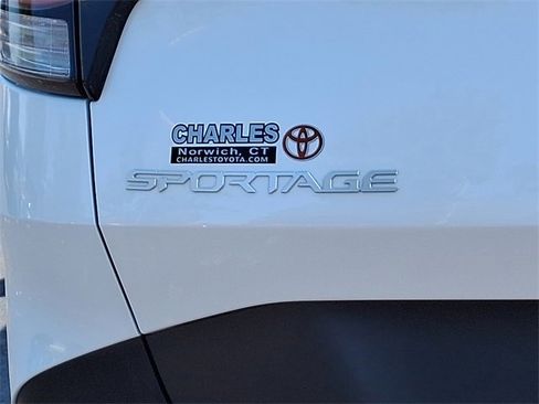 Used 2024 Kia Sportage LX image 29
