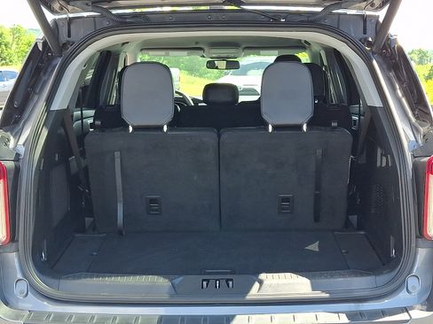 Used 2023 Ford Explorer XLT w/ Equipment Group 202A AWD/4WD image 29