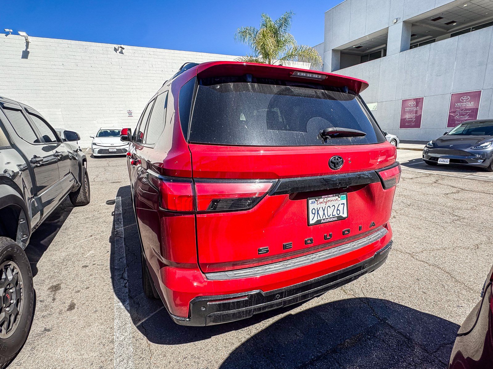 Used 2024 Toyota Sequoia Platinum AWD/4WD image 7