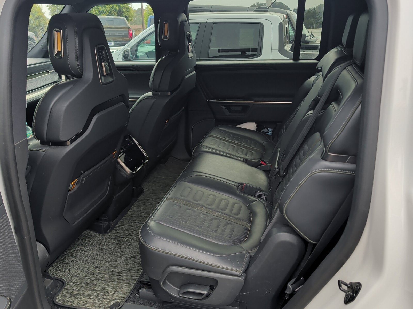 Used 2025 Rivian R1S Adventure Dual AWD/4WD image 13