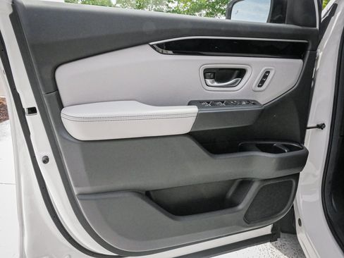 Used 2025 Honda Pilot EX-L image 14