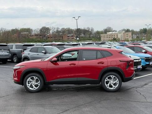 New 2026 Chevrolet Equinox ACTIV w/ Convenience Package III FWD image 2