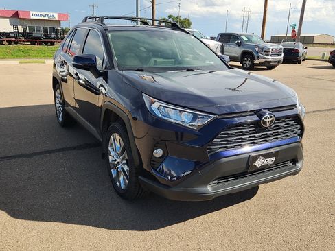 Used 2021 Toyota RAV4 XLE Premium image 6