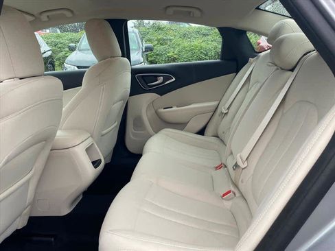 Used 2016 Chrysler 200 Limited image 18