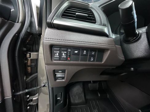 Used 2019 Honda Odyssey EX-L image 18