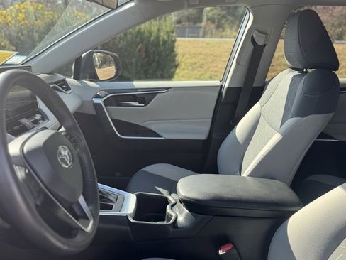 Used 2023 Toyota RAV4 XLE image 19