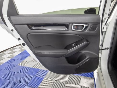 Used 2022 Honda Civic Touring image 14