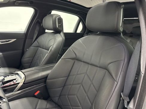 Used 2025 BMW 740i xDrive image 21