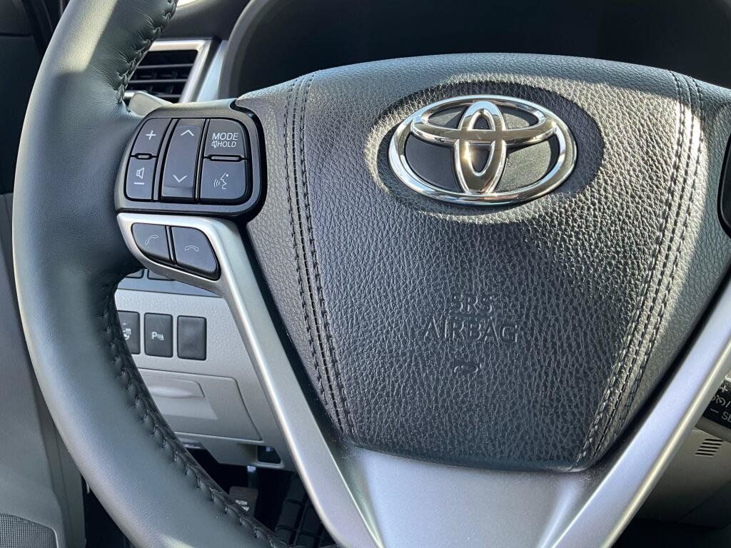 Used 2019 Toyota Highlander Limited Platinum AWD/4WD image 23