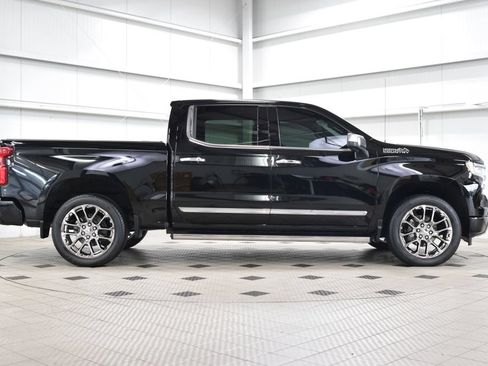 Used 2025 Chevrolet Silverado 1500 High Country AWD/4WD image 9