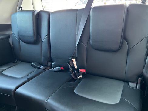 Used 2023 Nissan Armada SV image 12