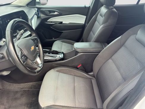 Used 2024 Chevrolet Trax LT w/ Sunroof Package FWD image 11