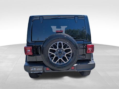 Used 2026 Jeep Wrangler Unlimited Sahara AWD/4WD image 14