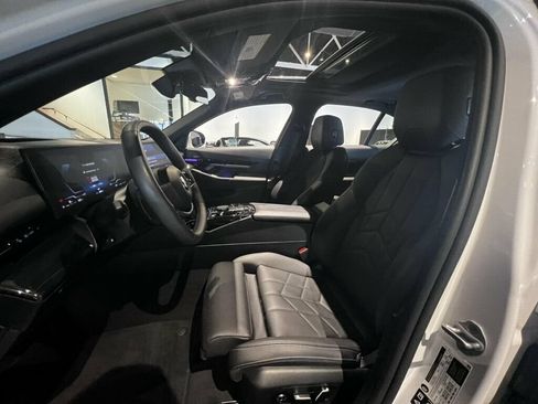 Used 2026 BMW 530i xDrive w/ Premium Package AWD/4WD image 16