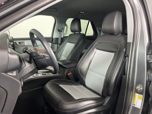 Used 2023 Ford Explorer XLT w/ Equipment Group 202A image 4