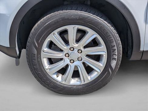 Used 2019 Land Rover Discovery Sport SE AWD/4WD image 23